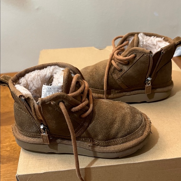 UGG Tan Kids Boots Size 10 - Picture 4 of 7